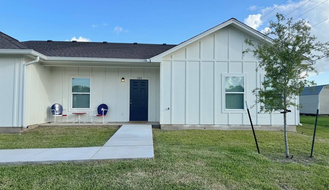 2-bedroom apartment in lovely Victoria with WiFi, AC