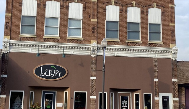 2 bedroom apartment in downtown Zumbrota. Sleeps 4-6.