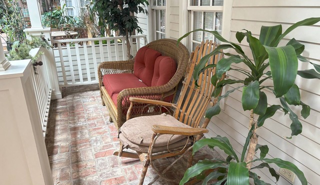 2-bedroom apartment in wonderful Lorain with AC