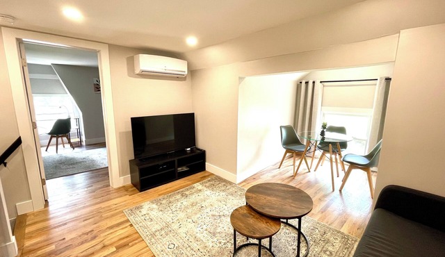 2-bedroom apartment in welcoming Verona with AC for relaxing stays