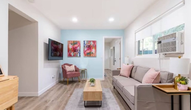 2-bedroom apartment just 10 minutes to University of San Diego
