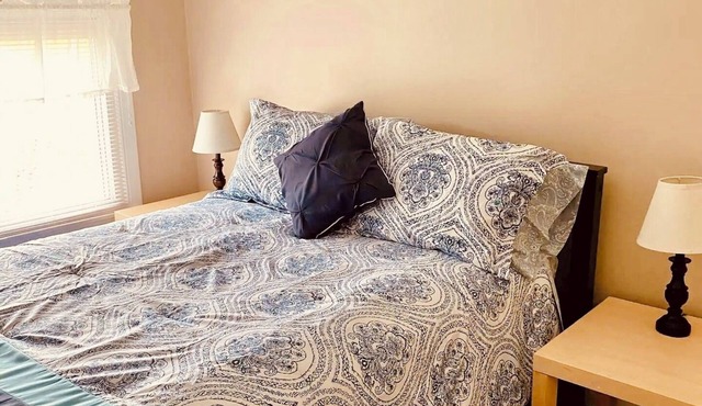 2-bedroom apartment just a short walk from the Saint Lawrence River.n