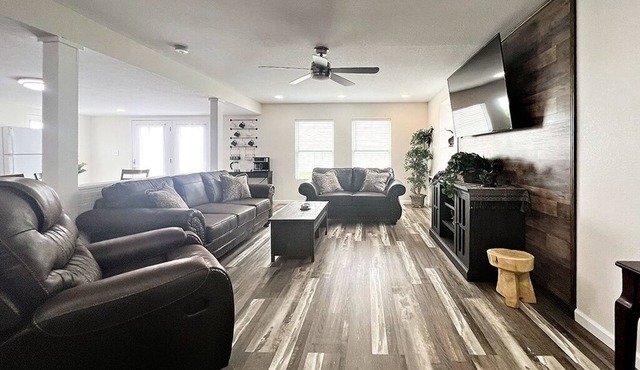 2-bedroom apartment just 17 minutes from University of Tennessee