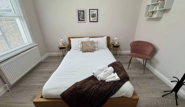 2 Bedroom Apartment Link to Central London