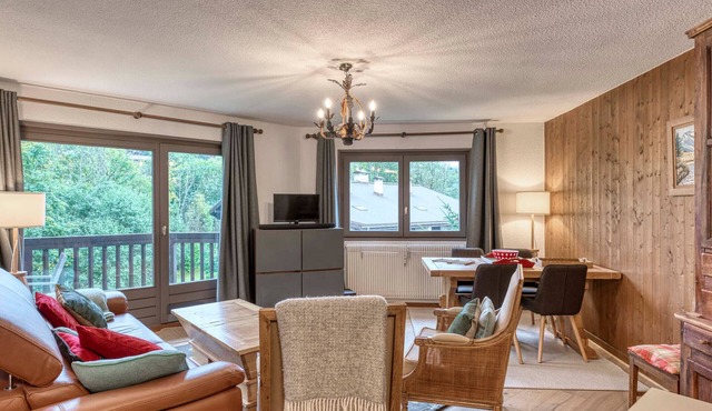 2-Bedroom Apartment Megève, South Balcony, Parking, Wifi