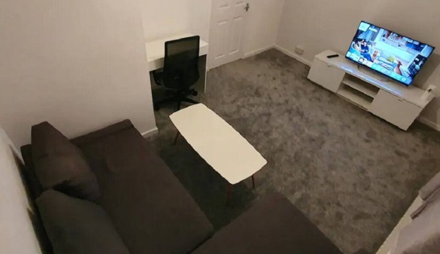 2 Bedroom Apartment near JLR, Coventry Airport and more