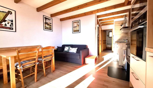 2-Bedroom Apartment Near Slopes for 6 ppl