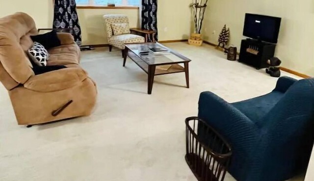 2 Bedroom Apartment next to High Trestle Trail