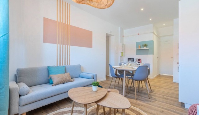 2 bedroom apartment near tram, CHR + parking