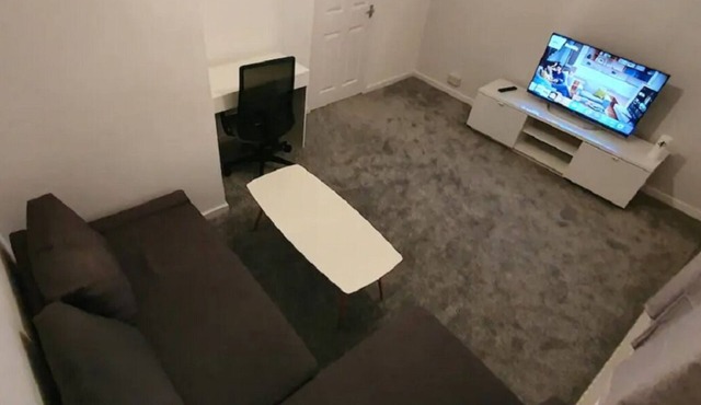 2 Bedroom Apartment near JLR, Coventry Airport and more