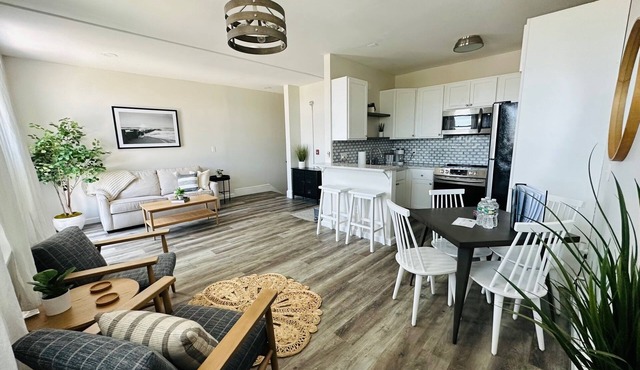 2 Bedroom Apartment on Top Floor in Portland's West End