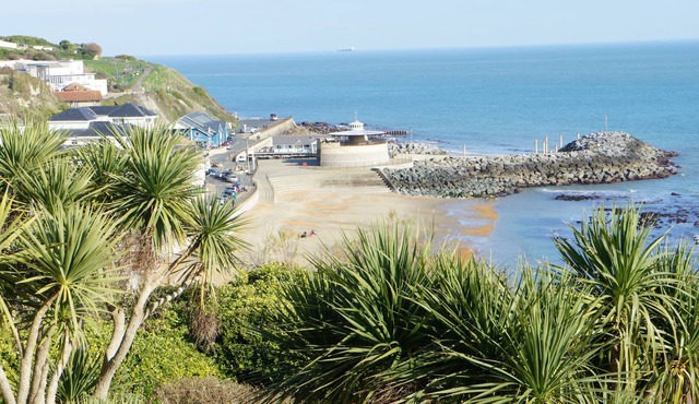 2 bedroom apartment situated in spectacular location in Ventnor