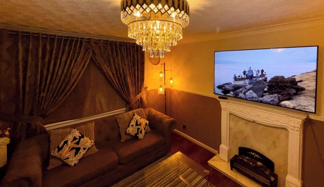 2 Bedroom Apartment - Sleeps 4, Free Parking, Wifi