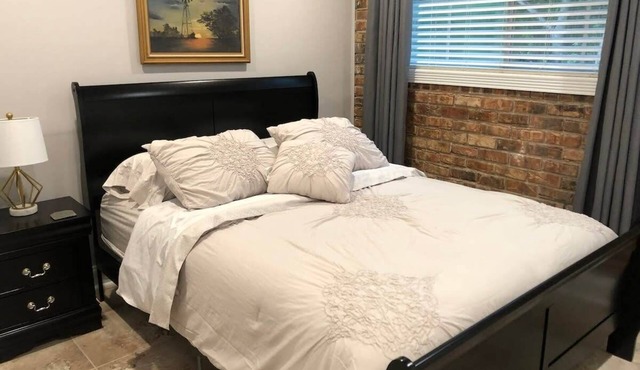 2 bedroom apartment next to LSU campus