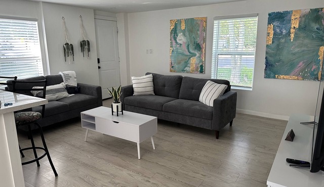 2-bedroom apartment just 4 minutes drive to Gladys Porter Zoo