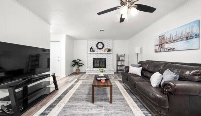 2-bedroom apartment in cool Fort Smith with AC