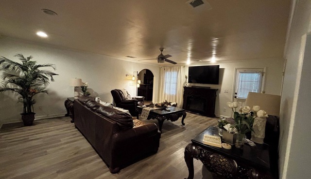 2-bedroom apartment Loganville with AC, fitness room, bar area