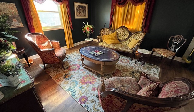2-bedroom apartment in peaceful Louisville with air conditioning