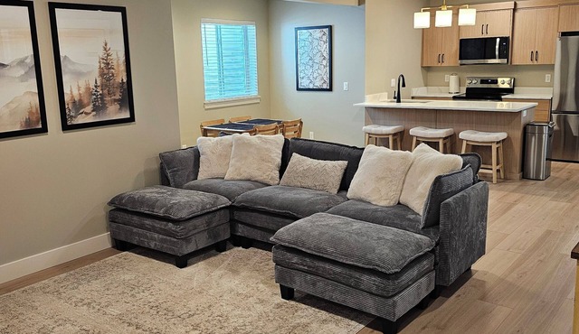 2-bedroom apartment in North Ogden - 20 min to skiing and minutes to hiking