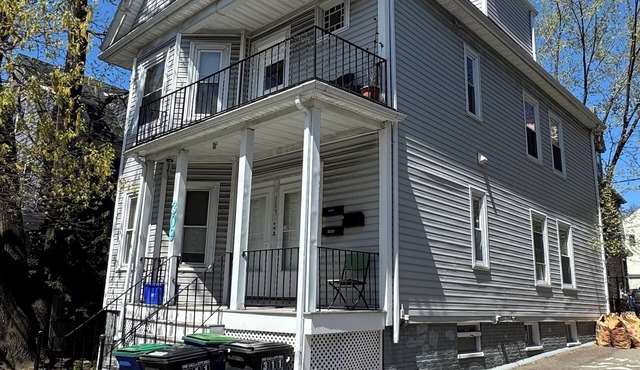 2-bedroom apartment in fabulous Somerville with AC, WiFi and off street parking