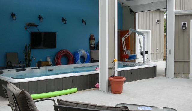 2 Bedroom Apartment With Pool West Side