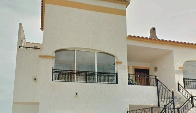 2 Bedroom apartment, with private roof terrace and communal pool. Amazing views!