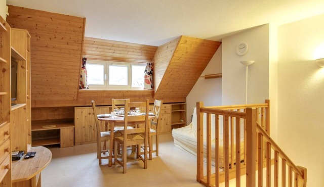 2-Bedroom Apartment with Parking, Sleeps 6, Near Ski Lifts in Cauterets