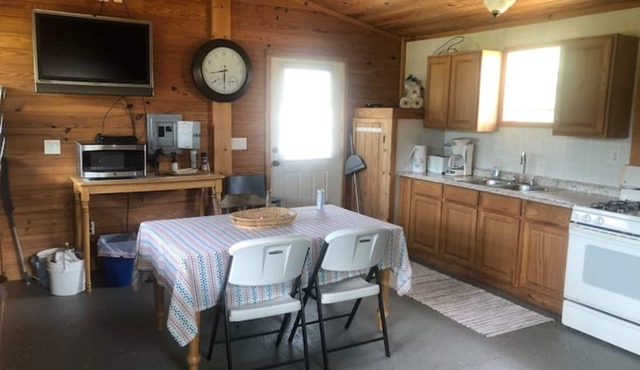 2 bedroom apartment with detached kitchen/living