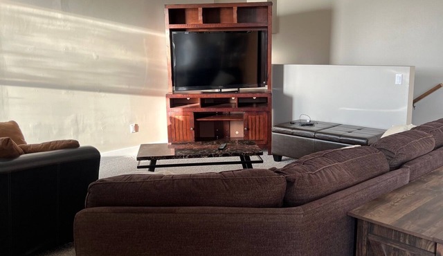 2-bedroom apartment w/WiFi in Downtown Berlin Above a Coffee Shop!