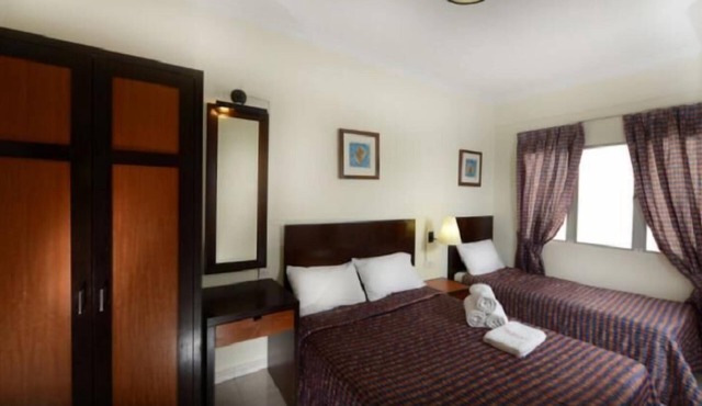 2 Bedroom Apartment with Pool View