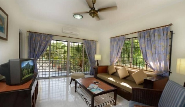 2 Bedroom Apartment with Pool View