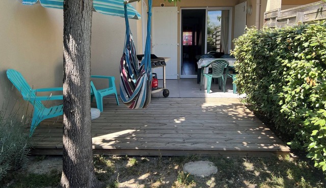 2 bedroom apartment with terrace and garden 100m from the ocean beach shackles