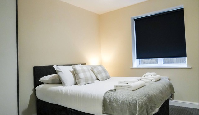 2 Bedroom Apartment with Street View