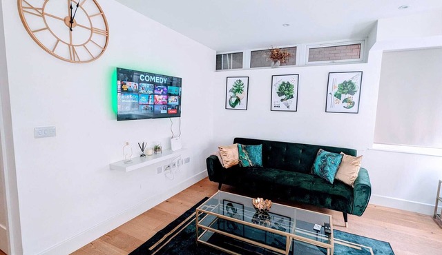 2 bedroom apartment with roof top terrace and chill out lounge