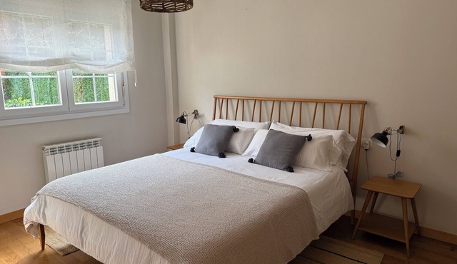2-bedroom apartment with garden & parking
