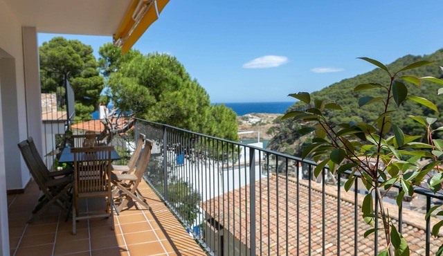 2 bedroom apartment with sea views & terrace, 2 minutes walking to Sa Tuna in Begur (H44)