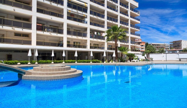 2-Bedroom Apartment with air conditioning and Pool · UHC MICHELANGELO 238