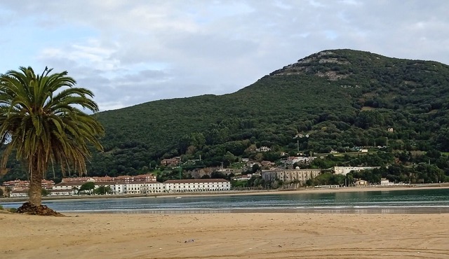 2 bedroom apartment with garage next to Laredo (Cantabria)