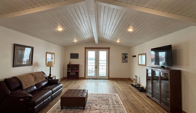 2-bedroom apartment with Wi-Fi and full kitchen plus laundry in amazing Kamas.