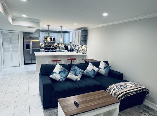 2 Bedroom Apt 5 min from Metro Pike n Rose