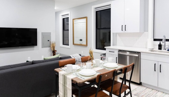 2 Bedroom Apt-City Adventure-Free Parking on Site
