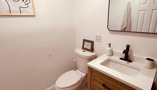 2 Bedroom Apt close to major hospitals at Morris Park, Bronx - Pet friendly