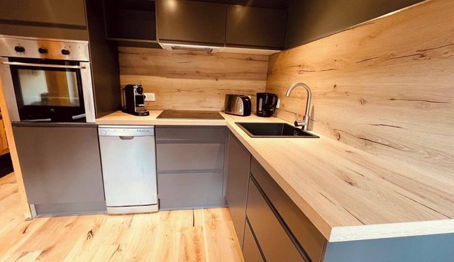 2 bedroom apt, balcony facing Mont Blanc, very close to village & GM ski lift