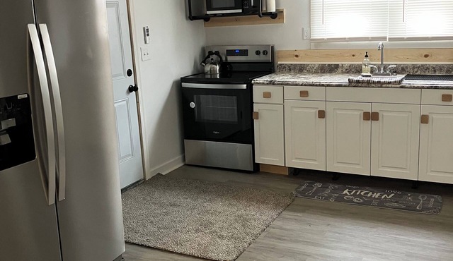 2-bedroom apt in Cambridge close to i70/77 & walking distance to downtown