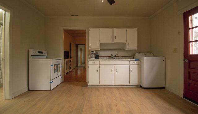 2-bedroom APT in downtown N. Wilkesboro - travel nurse or long term stay welcome
