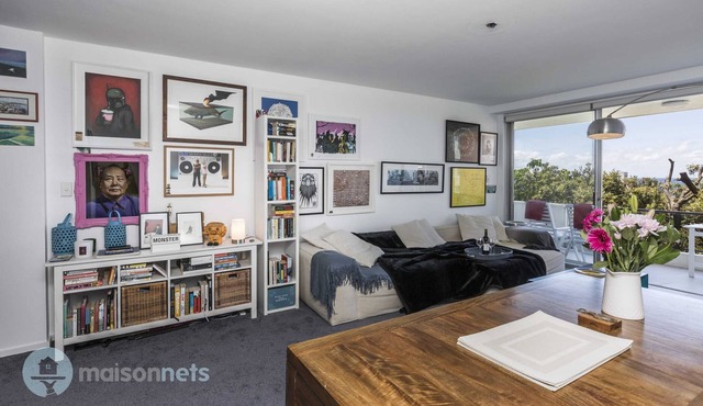 2 Bedroom Apt With Balcony & Ocean Views