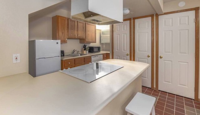 2 Bedroom Apt with Free Parking in Downtown DSM