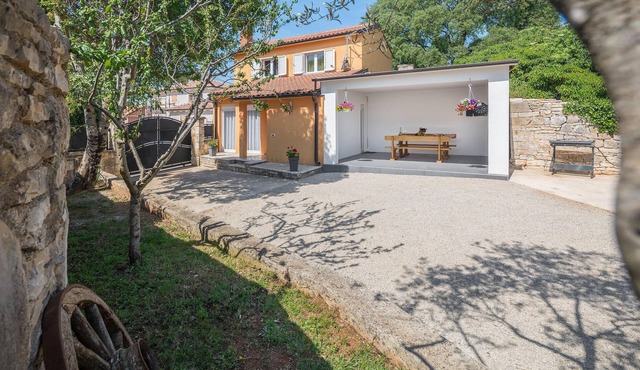 2 bedroom awesome home in Rovinjsko Selo