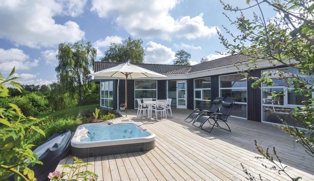 2 bedroom awesome home in Fårevejle