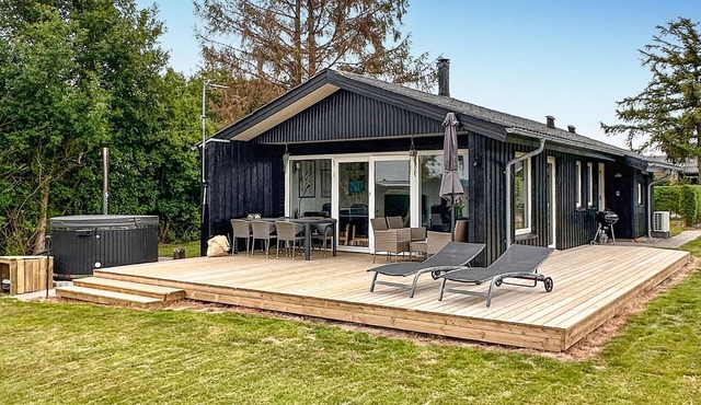 2 bedroom awesome home in Bogense